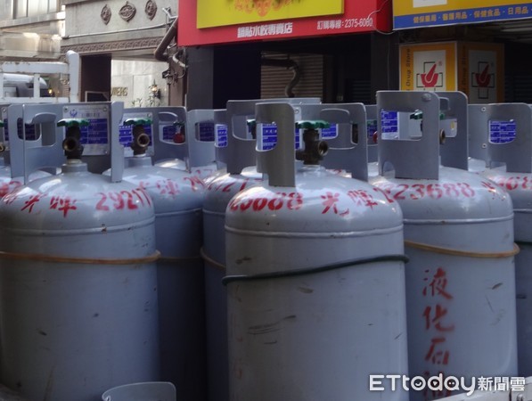 ▲台灣中油公司今（1）日宣佈，自2日凌晨零時起，國內家用桶裝瓦斯與天然氣價格均不調漲。（圖／資料照）