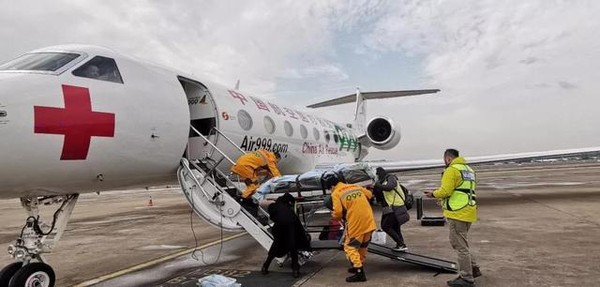 ▲▼北京紅十字會999醫療急救中心提供救援飛機，將在上海發生車禍的台灣傷患送回台灣。（圖／翻攝北京日報）