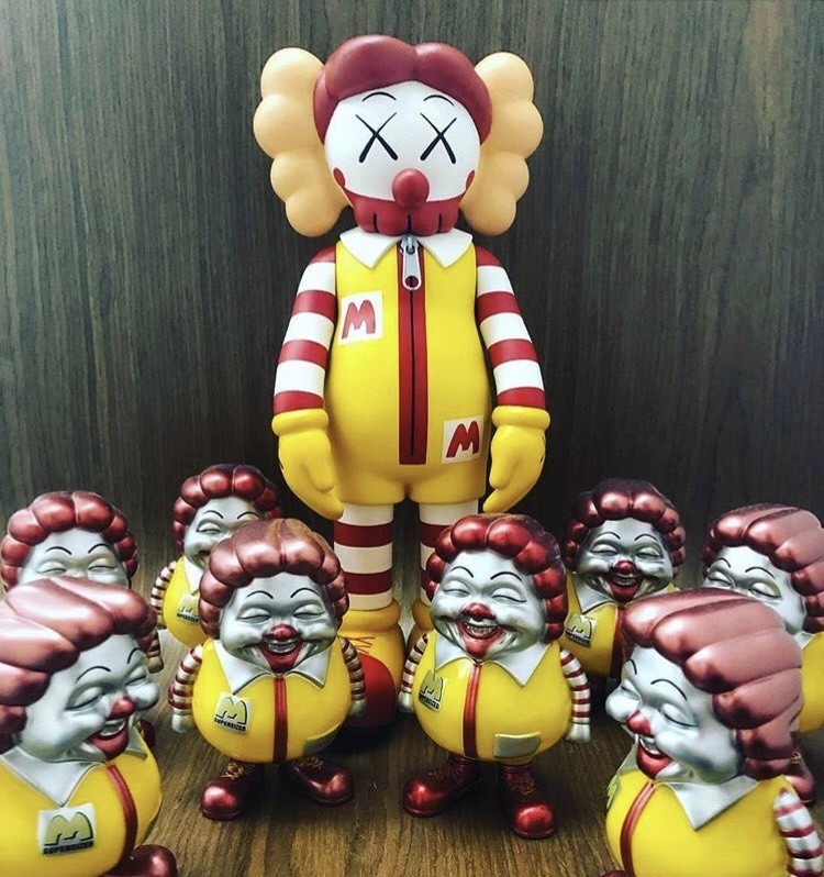 ▲訂製商製作小丑KAWS玩偶。（圖／翻攝自IG@fer_mg_studio）