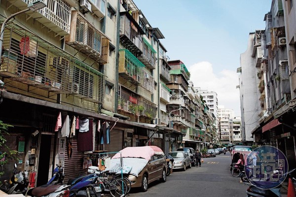 楚瑞芳誆稱北市和平東路、樂業路口一帶的老公寓即將進行都更、土地整合，吸金近億元。