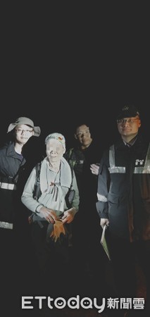 ▲女登山客迷路三地門達來祕境　警消攀爬嚴峻山谷救人▼             。（圖／記者陳崑福翻攝）