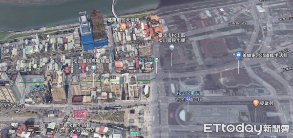 ▲在地圖上就可以很明顯看出3D和2D地圖的界線。（圖／翻攝Google地圖）