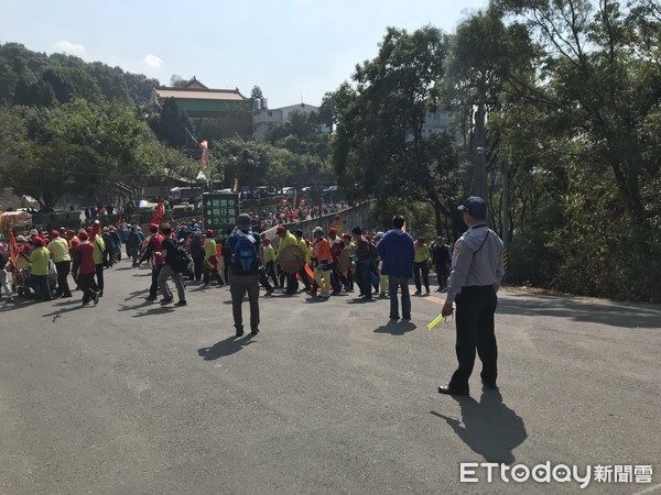 ▲「東山碧軒寺迎佛祖暨遶境」民俗活動，台南市白河分局動員大批警力，加強活動路段交通管制及安全維護工作，以維護活動順利進行。（圖／記者林悅翻攝，下同）