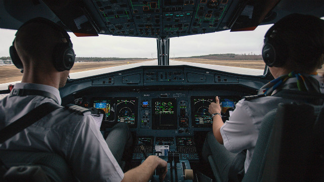 ▲機師,機長,駕駛艙,飛機。（圖／翻攝自免費圖庫Pixabay）