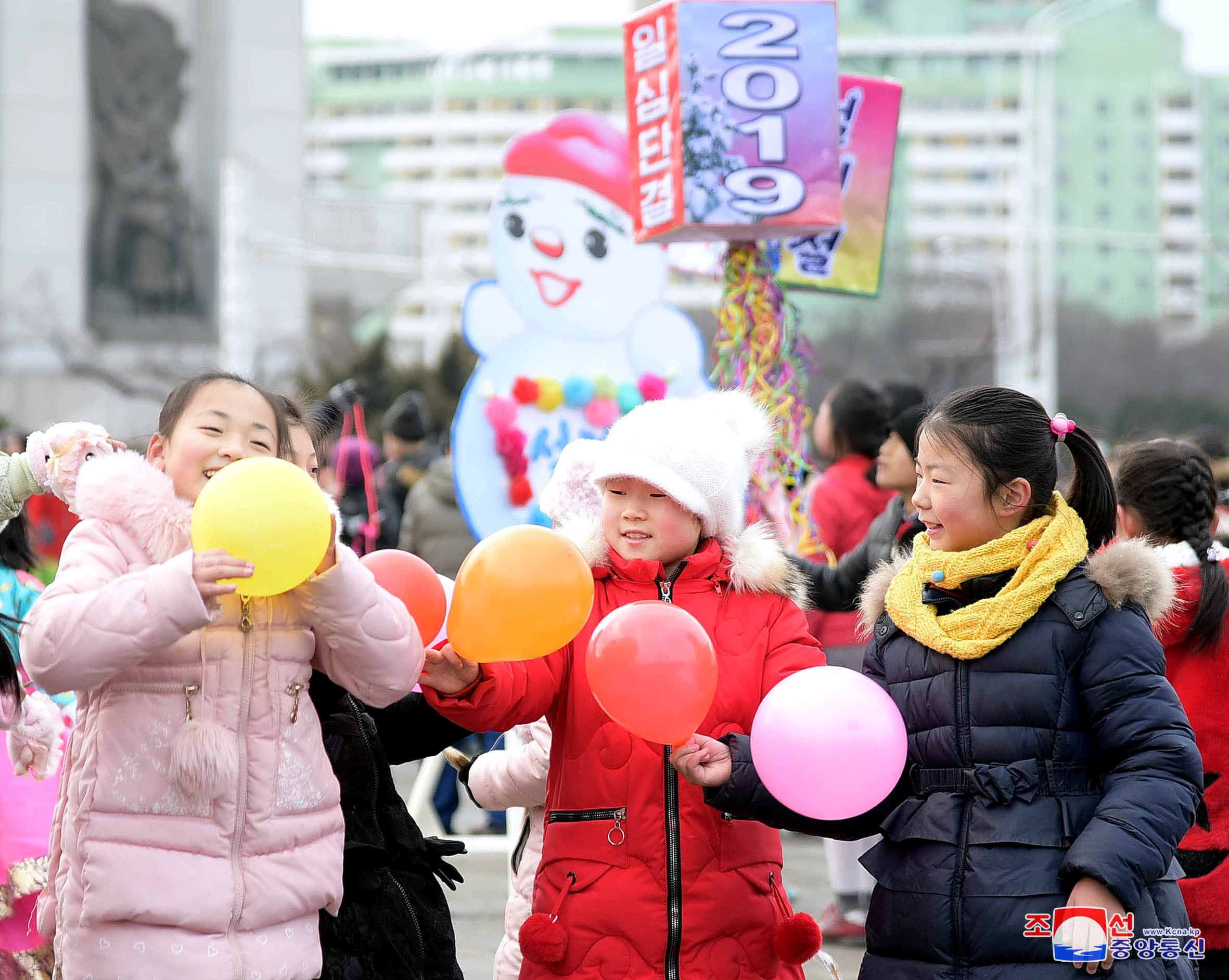 ▲▼ 北韓平壤市民慶祝陰曆新年。（圖／路透社）