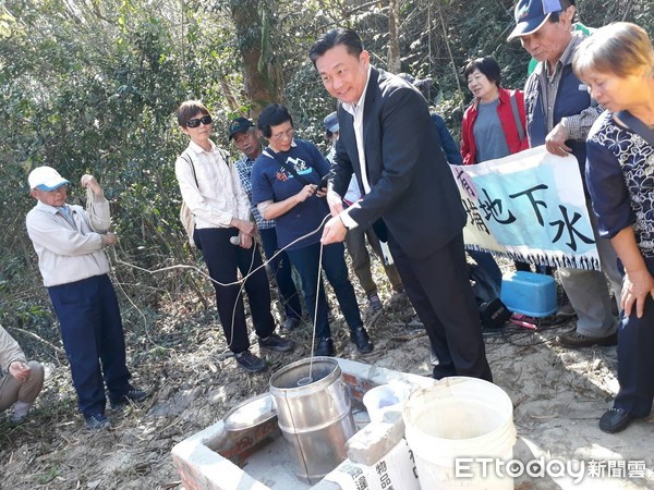 ▲環團進行龍崎牛埔地下水調查結果公布，指地下水位上升1公尺，見證牛埔里存在豐沛地下水，要求撤銷歐欣水保計畫，經濟部不可再展延。（圖／記者林悅翻攝，下同）