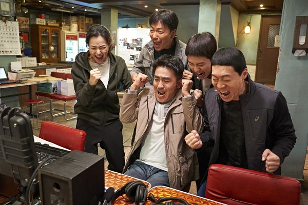 ▲▼南韓影帝柳承龍最新動作喜劇《雞不可失》，在南韓上映至今已史上最賣座的喜劇電影。（圖／CATCHPLAY提供）