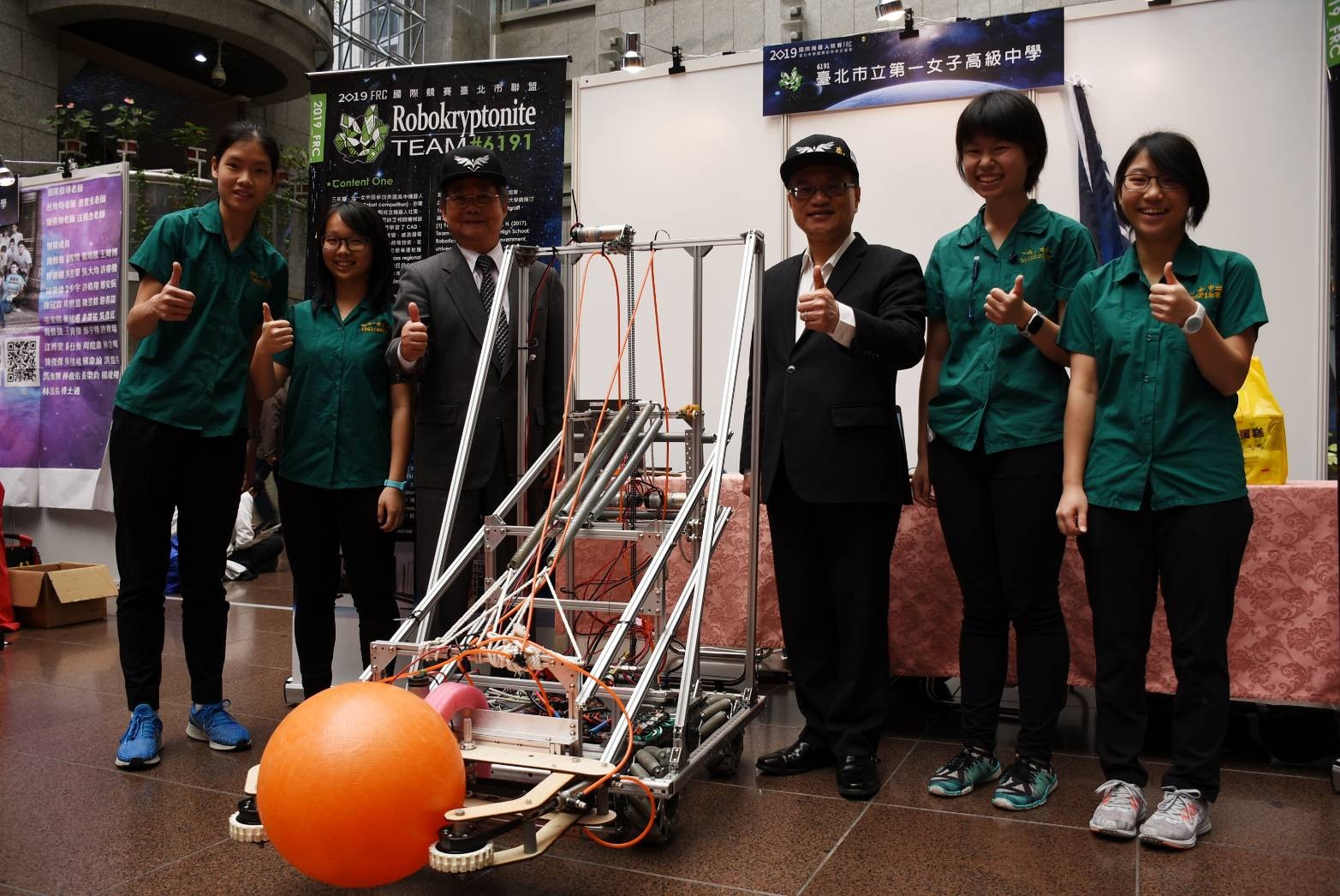 ▲▼高校生參加FIRST Robotics Competition國際機器人競賽。（圖／台北市教育局提供）