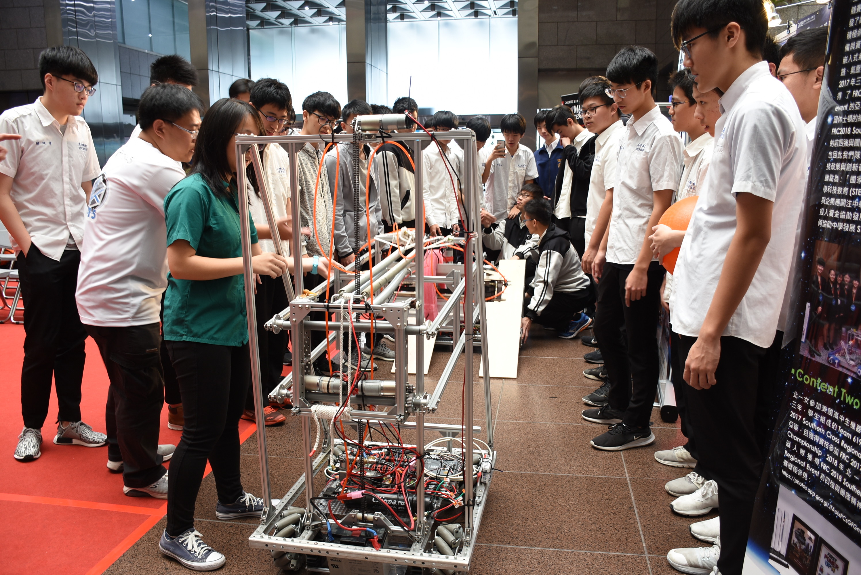 ▲▼高校生參加FIRST Robotics Competition國際機器人競賽。（圖／台北市教育局提供）