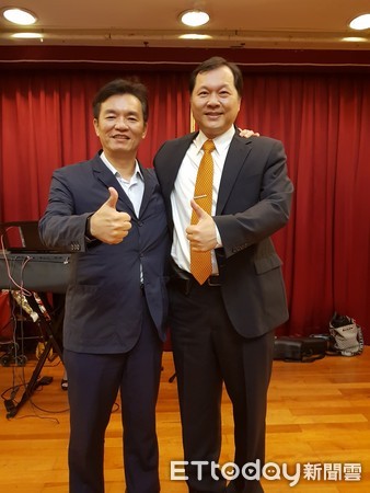 ▲政論名嘴台南市謝龍介議員也是王正坤醫師的成大EMBA同班同學，全體成功大學EMBA師生，預祝謝龍介立委補選脫穎而出順利當選。（圖／記者林悅翻攝，下同）