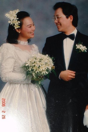 丁守中32年前的結婚照，網友稱讚「原來太太很漂亮耶」。（圖擷自丁守中粉絲團臉書）