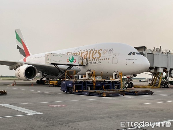 ▲▼桃園國際機場獲得綠機場認證，最大型F類航機A380也每天使用桃園機場提供的橋氣橋電。（圖／桃園國際機場提供）