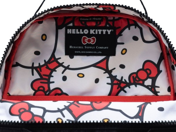▲Herschel Supply聯名Hello Kitty（圖／翻攝自herschel.com）