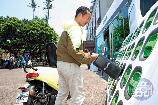 Gogoro成立了一千多個充換電站，領先電動機車同業。