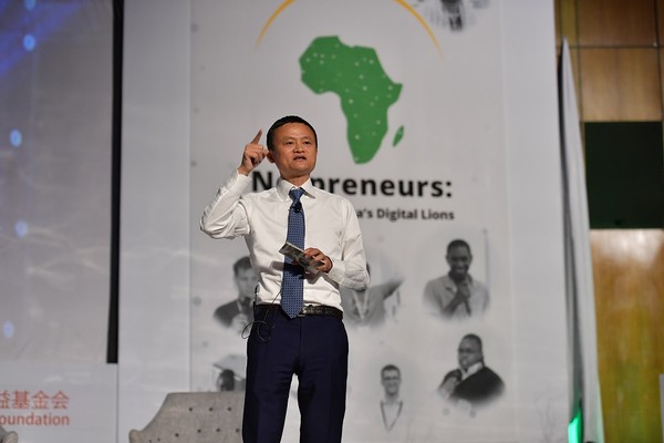 ▲▼阿里巴巴集團董事局主席馬雲出席在南非約翰內斯堡舉辦的活動「Netpreneurs: The Rise of Africa`s Digital Lions」，並在活動上宣佈成立馬雲非洲青年創業基金（The Africa Netpreneur Prize Initiative，ANPI）。（圖／阿里巴巴集團提供）