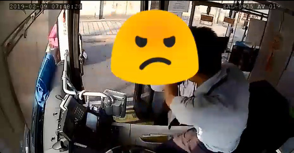▲公車司機遭打。（圖／翻攝臉書爆料公社）
