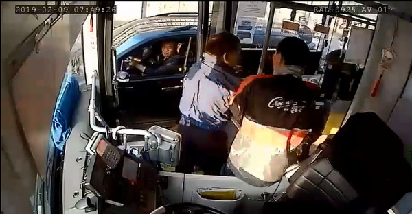 ▲公車司機遭打。（圖／翻攝臉書爆料公社）
