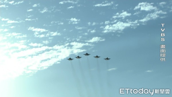 ▲▼2019台灣燈會空軍飛機衝場。（圖／TVBS共訊）