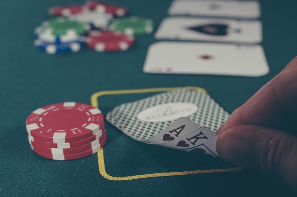 ▲▼撲克牌,賭博,賭局             。（圖／pixabay）