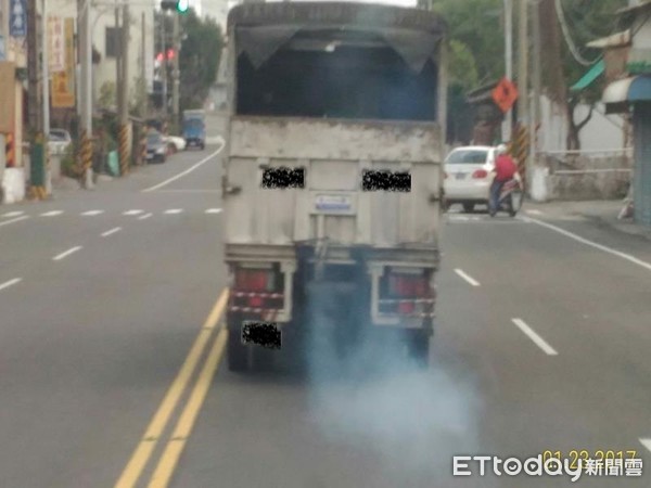 ▲▼嘉義縣提供檢舉獎金，避免烏賊車路上跑汙染空氣品質。（圖／嘉義縣政府提供，下同）