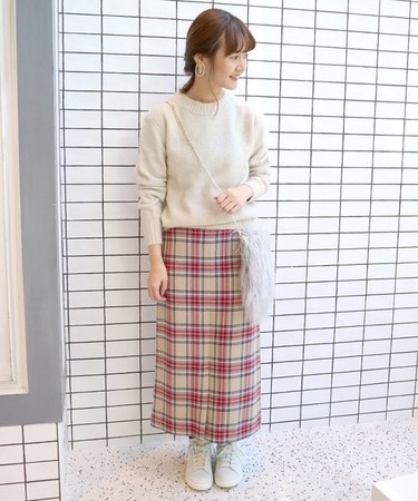▲格紋裙穿搭。（圖／FACY 提供）