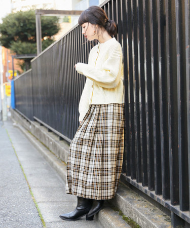 ▲格紋裙穿搭。（圖／FACY 提供）