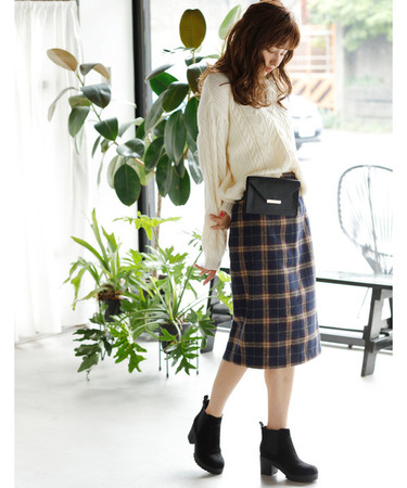 ▲格紋裙穿搭。（圖／FACY 提供）