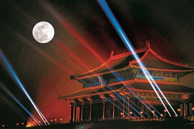 ▲▼北京故宮燈會遇上「超級月亮」。（圖／北京青年報）
