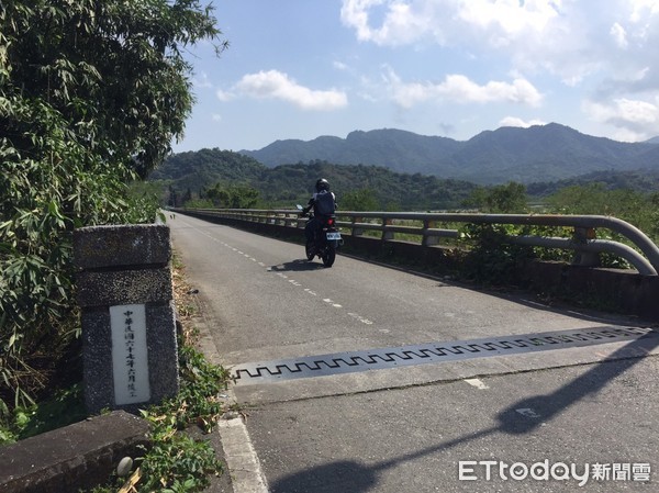 ▲箭瑛大橋為鳳林鎮山興里與鳳林鎮市區間重要連絡橋梁，亦為串聯縣道193線與省道台9線的重要東西向橋梁，自民國67年6月竣工啟用，迄今已逾四十年。（圖／記者王兆麟攝，下同）