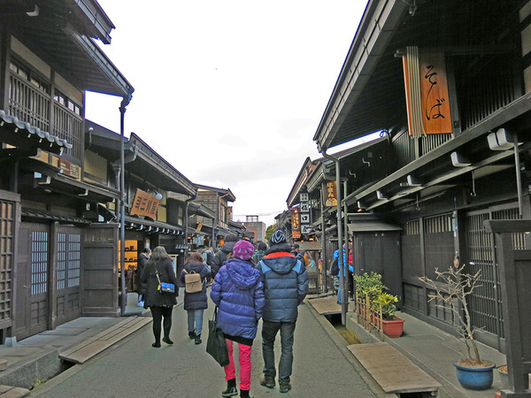 ▲日本紫藤花季、立山黑部▼             。（圖／七逗旅遊網提供）