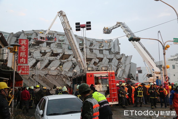 ▲2016年台南市永康區維冠大樓因地震倒塌，造成115人死104人輕重傷，當時動員全國之力搶救傷患。（圖／記者林悅翻攝，下同）