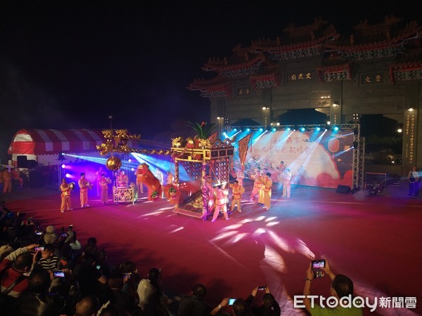 ▲浙江九獅圖於2019年南投燈會期間，在魚池文武廟演出。（圖／記者馬叔安攝）