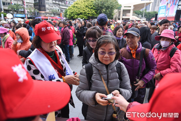 ▲▼國民黨立委參選人鄭世維造勢活動，韓國瑜飯糰大排長龍。（圖／記者林敬旻攝）