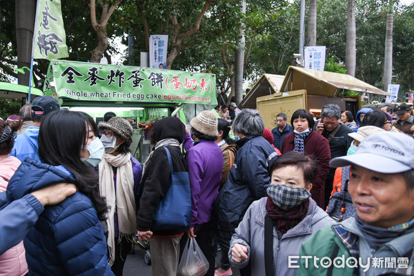 ▲▼國民黨立委參選人鄭世維造勢活動，周邊美食攤販生意興隆。（圖／記者林敬旻攝）