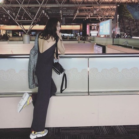 ▲隋棠機場穿露背裝亮相。（圖／翻攝自隋棠Instagram）