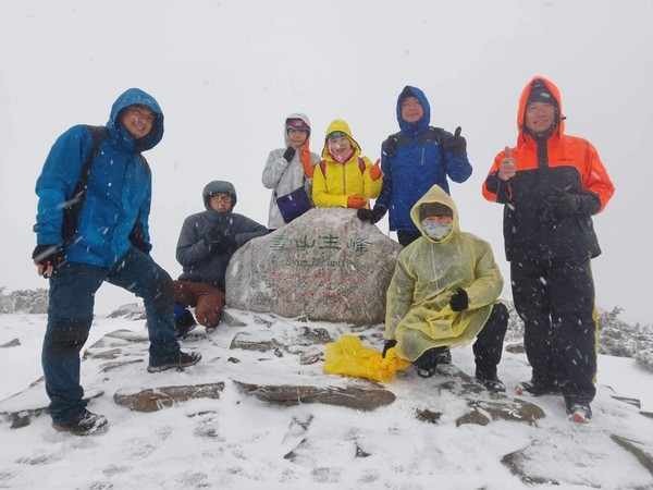 ▲▼雪山2月24日下雪景況。（圖／山友全蔣清授權提供）