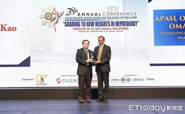 高嘉宏理事長於2019年亞太肝臟研究學會分享本土的防治三策略。（圖／公關提供）