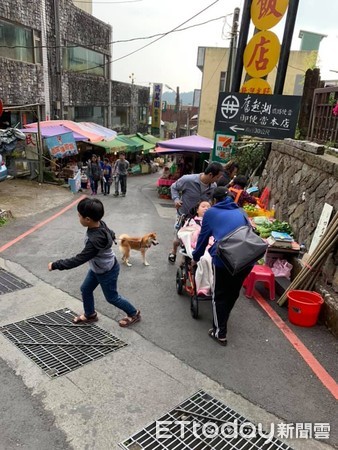 ▲▼ 因車禍癱瘓的珣珣，樂觀看待人生，感謝自己家人陪伴自己完成她想做的每件事。（圖／記者翁伊森翻攝，下同）