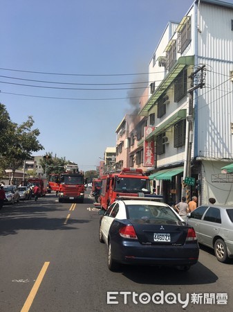 ▲高雄市前鎮區德昌路發生火警，一名女子葬身火窟            。（圖／記者吳奕靖翻攝）