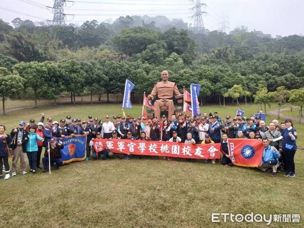 ▲桃園市陸官校友會發動「228黃埔子弟守護慈湖陵寢」行動。