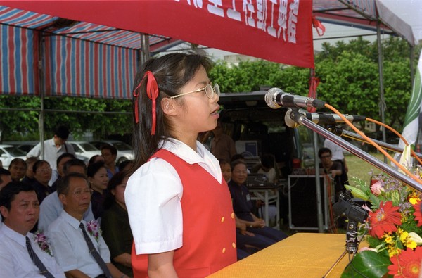 ▲▼台灣女孩洪懿君，一趟異國出差行，未料在任務結束後發生意外；在乘坐的電聯車翻覆後，立即獲得當地葡萄牙人的協助。（圖／慈濟基金會提供）