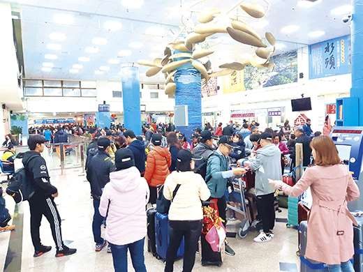 ▲228連假來去廈門　金門小三通碼頭一早就爆滿。（圖／金門縣政府）