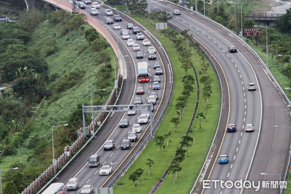 ▲2日上午北返車潮湧現，國道5號北上自雪隧回堵約4點多公里。（圖／資料照）