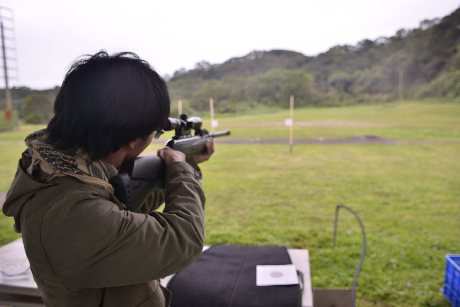 ▲林務局今年訓練專業人員練習空氣槍，撲殺埃及聖䴉移除外來種。（圖／翻攝自「浪漫巡山員」臉書）