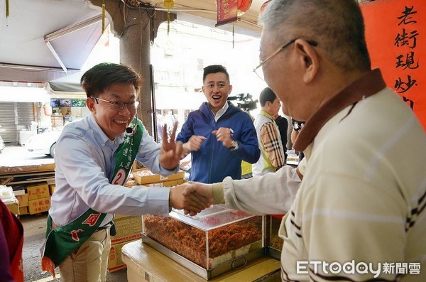 ▲民進黨台南立委補選候選人郭國文說，他是鳳梨農的孩子，用制度來實質提高農漁民的收入。（圖／記者林悅翻攝，下同）