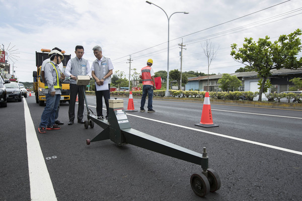 ▲新竹市長林智堅上任以來推動路平計畫，改善道路總面積高達200萬平方公尺。（圖／新竹市政府提供）