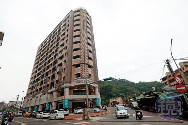 基隆海吉市樓高13層、77戶均已完工，但買家均無法過戶取得產權。
