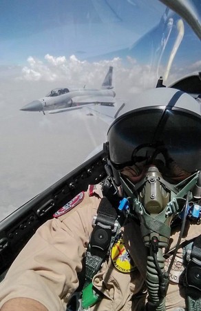 ▲▼沙國F-15飛官試飛「梟龍」。（圖／Twitter／@MbKS15）