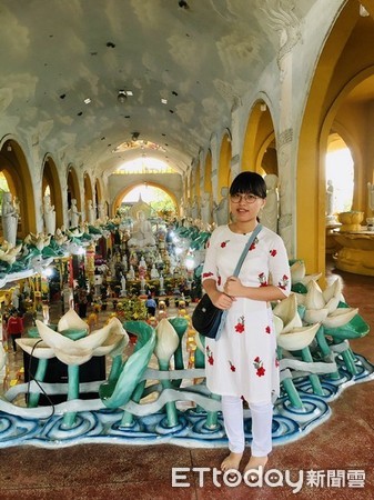 ▲新二代饒曉林（左）、劉紹偉參與「家-媽媽的新鄉．兒女的故鄉」特展活動。