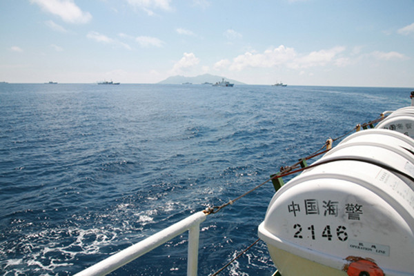 中國海警船巡航釣島，日本派艦跟蹤。(圖／中國國家海洋局)